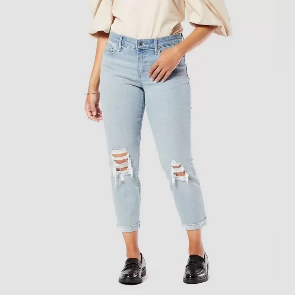 Levi’s Cropped Mid Rise Boyfriend Jeans
Size 10- W30, 84% Cotton, 14% Polyester